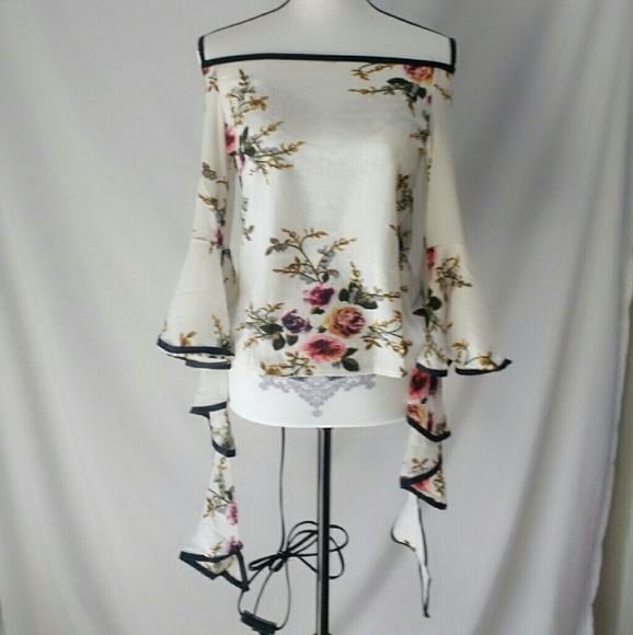 Trendy Off Shoulder Bell Sleeve Floral Blouse - Picture 2 of 7